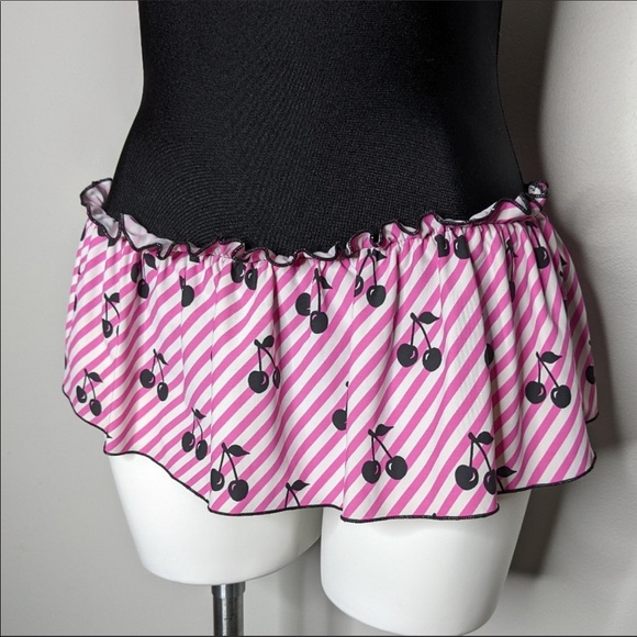 Bettie Paige one piece bathing suit, cherries, ruffled skirt - pin up - retro - Picture 3 of 8